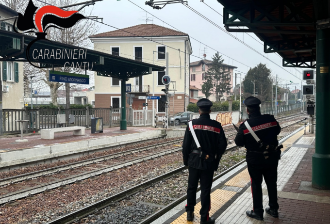 Quindicenne semina il panico sul treno: arrestato per evasione, due rapine e tentata violenza sessuale
