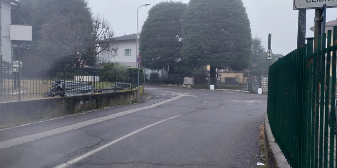 Raid dei ladri: rubati soldi e sigarette