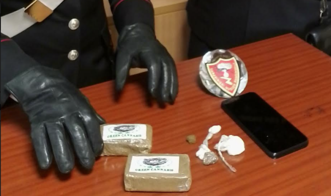 In viaggio verso la Svizzera con la droga in macchina: arrestato giovane comasco
