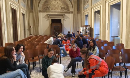 La Croce Azzurra porta il corso di Blsd al liceo Volta e alle Canossiane