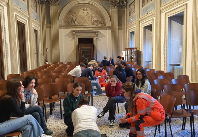 La Croce Azzurra porta il corso di Blsd al liceo Volta e alle Canossiane