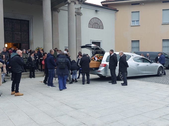 L’addio della città a “Capazza”: “Lasciaci piangere almeno per oggi”