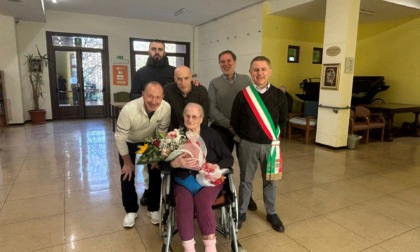 Festa a Porta Spinola: nonna Rosa raggiunge il traguardo dei 100 anni