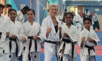 Nadia Ferluga in India per le lezioni di karate all’orfanotrofio femminile