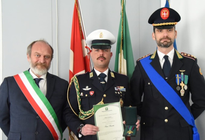 L’agente Pisciotta premiato da Regione Lombardia, salvò 3 persone da un incendio in Sicilia