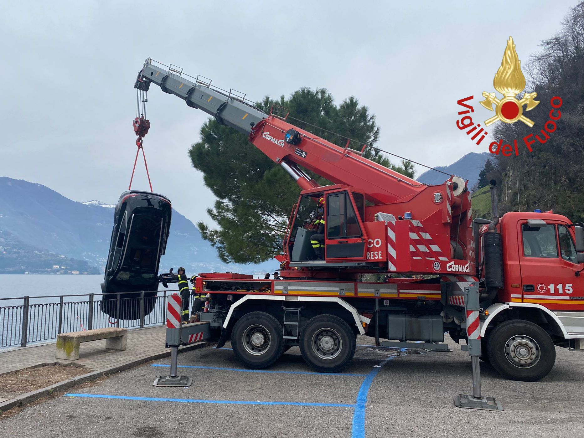 Como auto nel lago due morti recupero auto