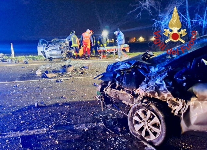 Spaventoso incidente, frontale tra due vetture