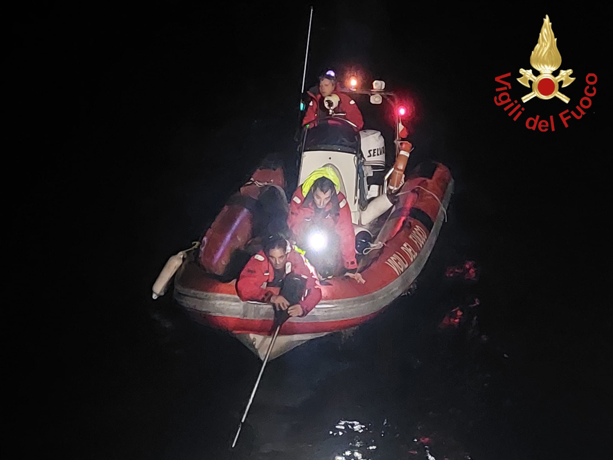 Como auto nel lago pompieri vigili del fuoco due morti