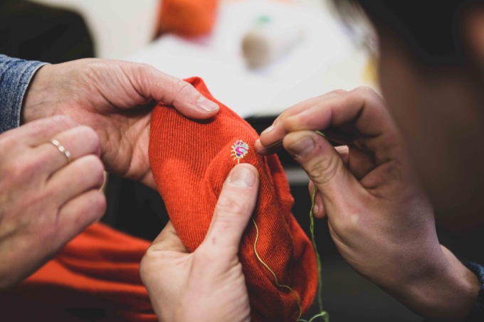 Nasce Filodritto, il servizio di riparazione di abbigliamento che coinvolge i detenuti del Bassone