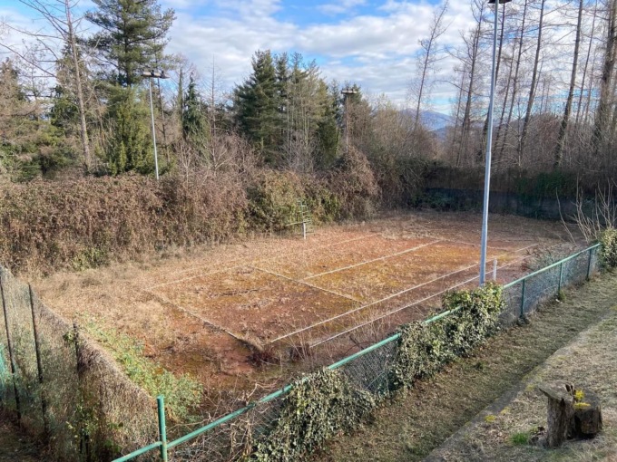 Olgiate, riconsegnate al Comune le chiave del centro tennistico: “Condizioni disastrose”