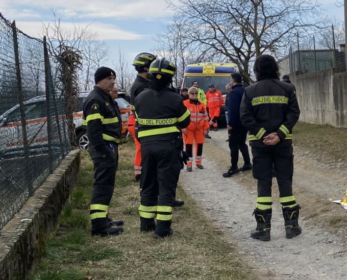 Tragedia, cade in un tombino e muore