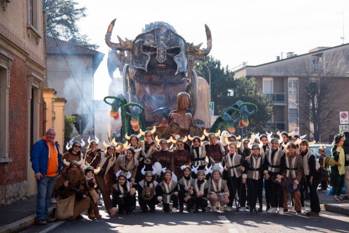 Carnevale canturino 2024, boom di spettatori alla prima sfilata