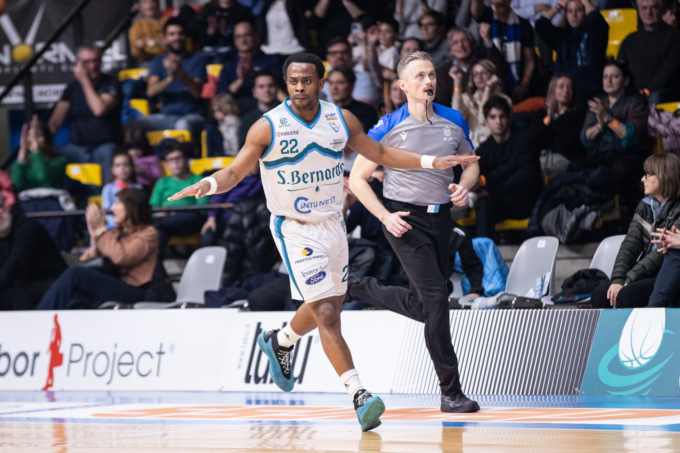 Cantù sconfigge Trieste in un finale punto a punto