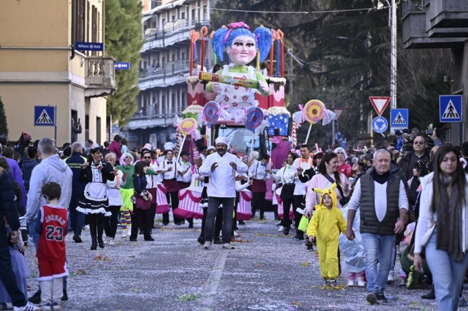 Carnevale Olgiatese da stropicciarsi gli occhi: folla e ora voglia di crescere