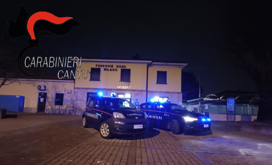 Fermati con un panetto di hashish: denunciati due irregolari