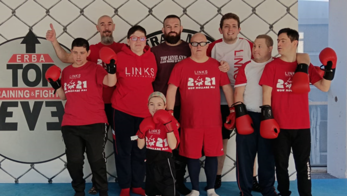 I ragazzi della Links fanno “gioca boxe”: “Un cazzotto contro i pregiudizi”