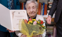 I 100 anni di Maria Ronchi: "Il segreto? Leggo tutto il giorno e amo la vita"