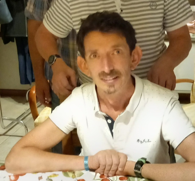 Mariano piange il volontario Andrea Lessi