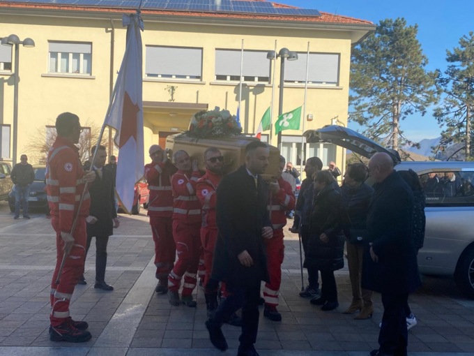 Addio Carlo, storico volontario Cri: in centinaia per l’ultimo saluto