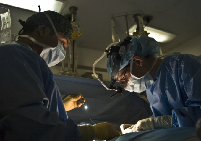 Va in ospedale per il marito, ma le scoprono un problema all’aorta: salvata coppia di Monguzzo