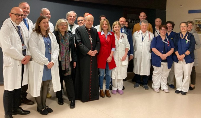 Il cardinale Oscar Cantoni in visita al Sant’Anna in occasione della “Giornata del malato”