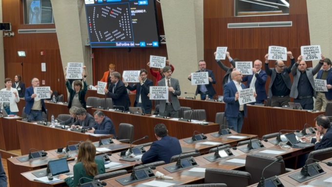 Protesta del PD in Consiglio Regionale, c’è anche Orsenigo: “Per voi la disabilità vale meno dello 0,03%”