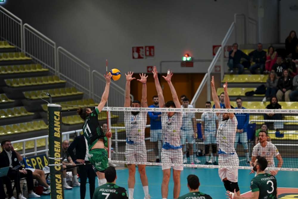 Pallavolo Pool Libertas Cantù contro Pineto