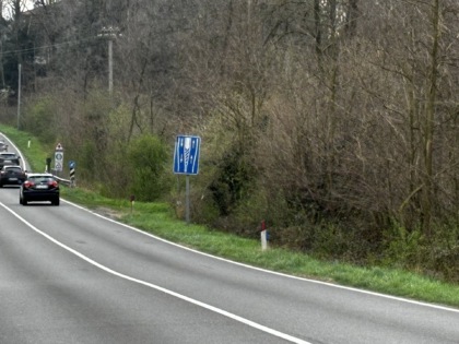 Spaccio sulla Lomazzo-Bizzarone, auto ferme a bordo strada per comprare la droga