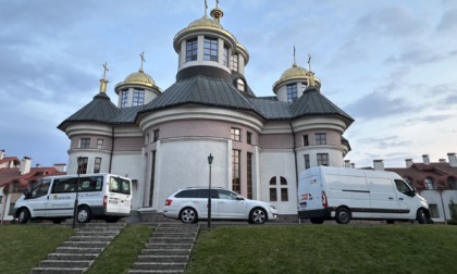 Missili su Lviv, tremano vetri e pareti nell’alloggio dei volontari comaschi
