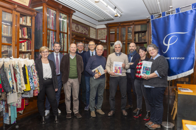 Fondazione Setificio: presentati i testi didattici del tessile e il nuovo progetto “Fondazione della Seta”