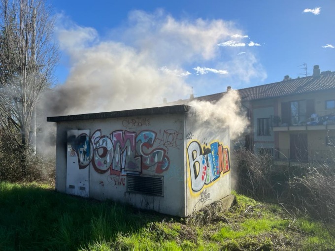 A fuoco la cabina elettrica di Appiano Gentile: paese senza corrente