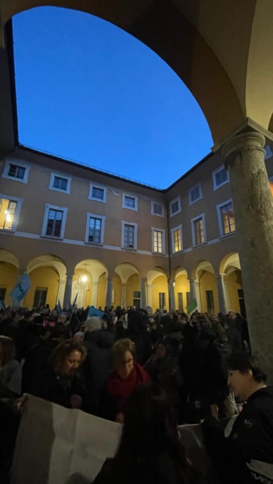 Rivolta contro la chiusura degli asili