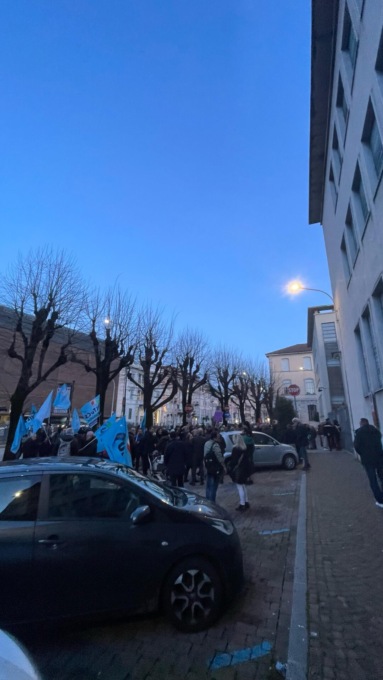 Rivolta contro la chiusura degli asili