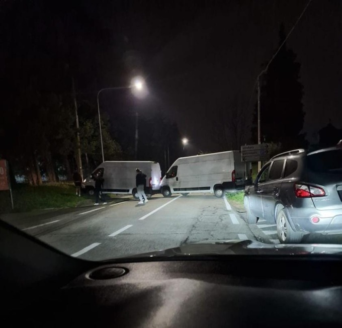 Rapina a Casnate: strade bloccate coi furgoni, come un anno fa