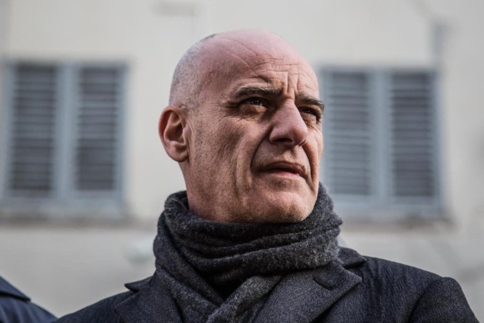 Niente accordo tra dipendenti comunali e sindaco di Erba: continua la protesta