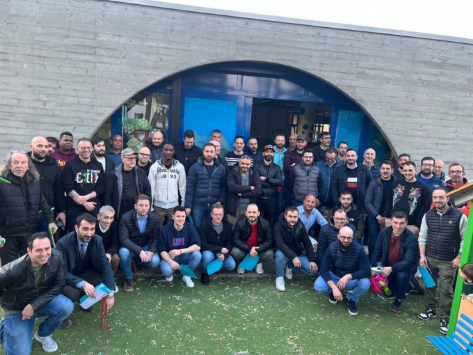 Papà e bimbi in festa alla scuola dell’infanzia