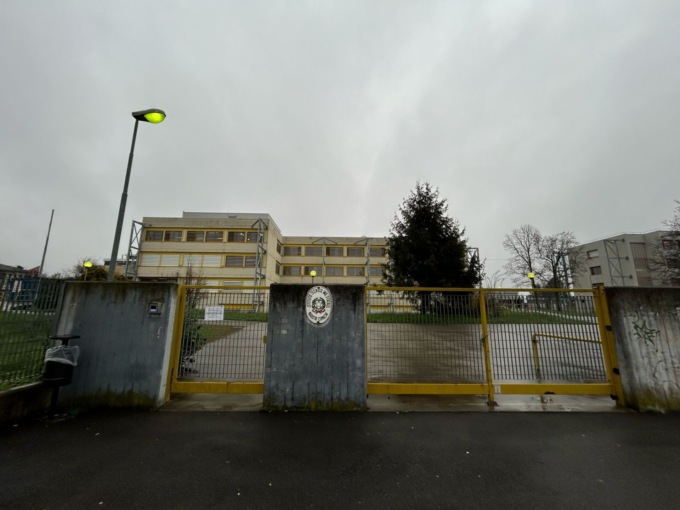 Vandalismi a scuola: carta igienica nello sciacquone e bagno allagato