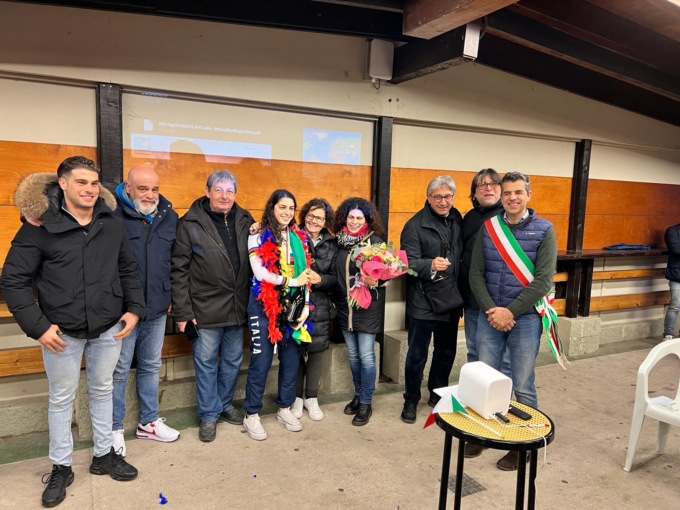 L’abbraccio di Eupilio alla sua campionessa Chiara Colombo