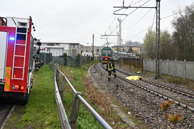 Uomo investito dal treno: circolazione ferroviaria bloccata tra Erba e Merone
