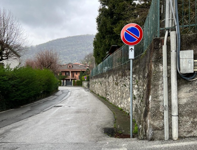 Stop alla sosta selvaggia: collocati i cartelli di divieto
