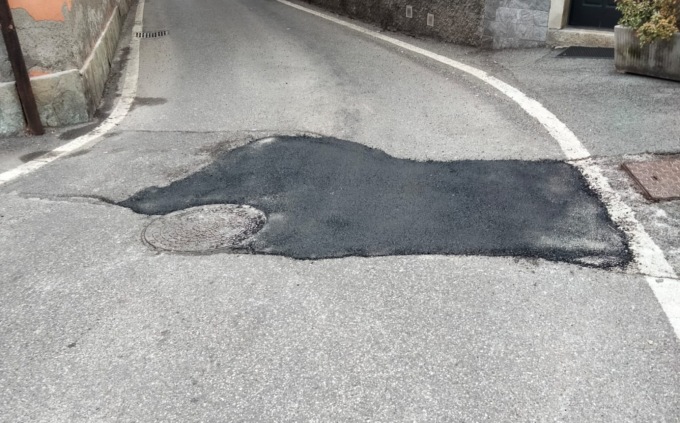 Strade come gruviera: già chiuse 50 buche, ma asfaltature rinviate