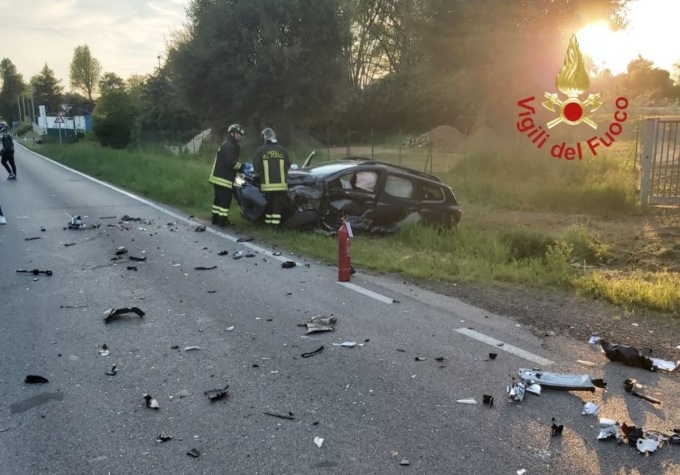 Incidente a Mariano: auto distrutte e due feriti