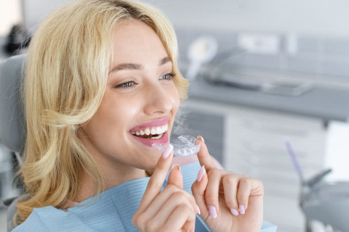 Ortodonzia invisibile: anche ad Alzate Brianza i denti si “raddrizzano” senza brackets