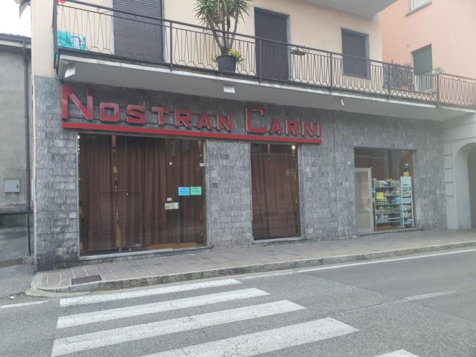 Spaccata alla Nostran Carni, ma rubano solo 30 euro
