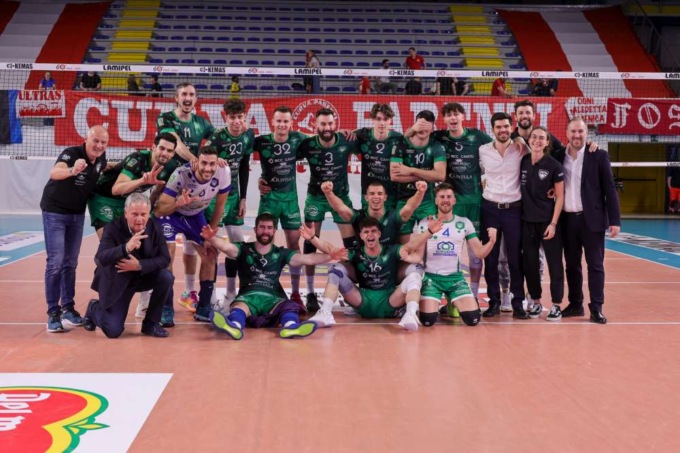 Il Pool Libertas Cantù ribalta tutto a Santa Croce: sotto 2 a 0 vince al tie break