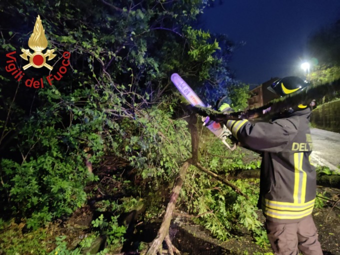 Forte vento, 40 interventi di soccorso dei Vigili del fuoco