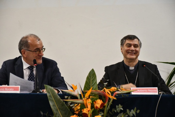 A Cucciago la serata con monsignor Repole è un successo