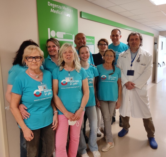 “Un sorriso in più” cerca nuovi volontari per la Geriatria