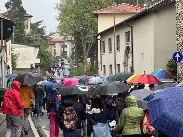 Marcia del Primo maggio con 403 amici sotto la pioggia