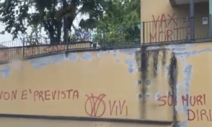 Raid no vax vandalizza la scuola di via San Gerardo